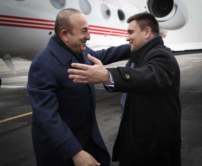 DÄ±ÅiÅleri BakanÄ± MevlÃ¼t ÃavuÅoÄlu, temaslarda bulunmak Ã¼zere Ukraynaâya geldi. ile ilgili gÃ¶rsel sonucu