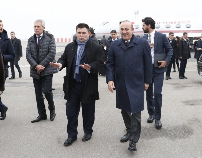 DÄ±ÅiÅleri BakanÄ± MevlÃ¼t ÃavuÅoÄlu, temaslarda bulunmak Ã¼zere Ukraynaâya geldi. ile ilgili gÃ¶rsel sonucu