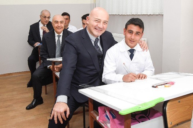 DOĞUŞ GRUBU'NUN YAPIMINI GERÇEKLEŞTİRDİĞİ ŞANLIURFA AYHAN ŞAHENK MESLEKİ VE TEKNİK ANADOLU LİSESİ’NİN AÇILIŞI DÜN GERÇEKLEŞTİRİLDİ.