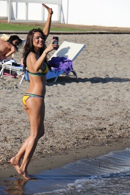 Dünyaca Ünlü Manken Lara Surol Deniz Sezonunu Bodrum’da Açtı