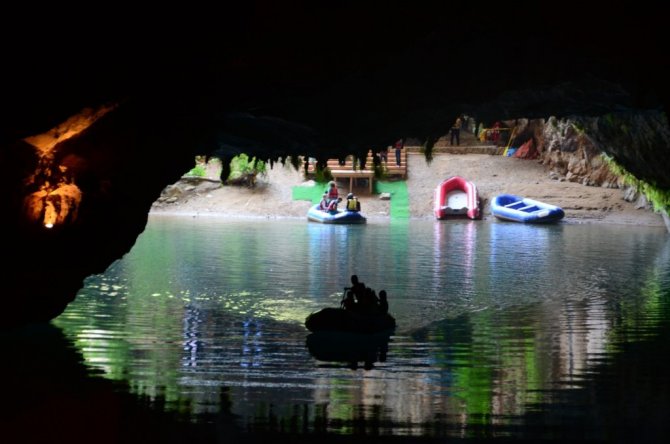 Dünyanın 3’üncü, Türkiye’nin ise en uzun yeraltı gölü mağarası yeniden ziyaretçileri ile buluştu