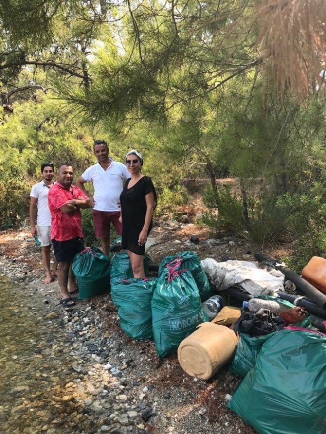 Ebru Yaşar doğum gününde çöp topladı