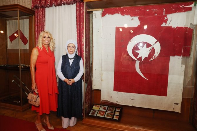 Emine Erdoğan, Kral Nikola Müzesi’ni ziyaret etti