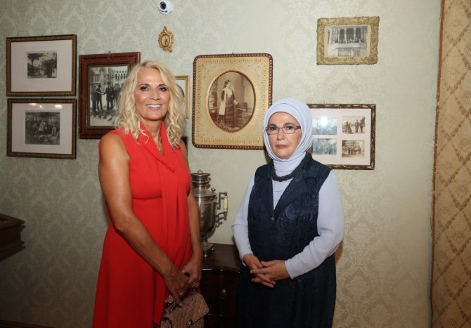 Emine Erdoğan, Kral Nikola Müzesi’ni ziyaret etti