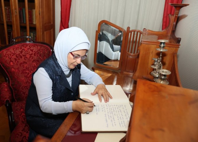 Emine Erdoğan, Kral Nikola Müzesi’ni ziyaret etti