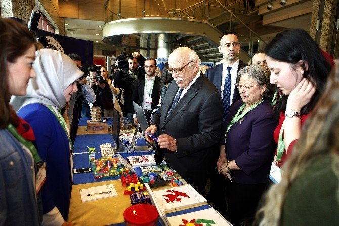 Emine Erdoğan: “Öğretmenlik Bir Memuriyet Değil, Bir Gönül İşçiliğidir”