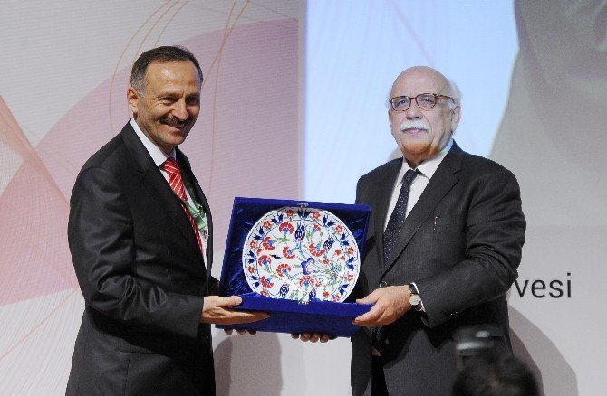 Emine Erdoğan: “Öğretmenlik Bir Memuriyet Değil, Bir Gönül İşçiliğidir”