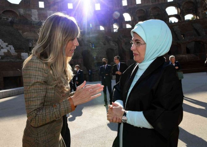 Emine Erdoğan, Roma’da lider eşleriyle tarihi Kolezyum ve Giardino all’İtaliana’yı gezdi