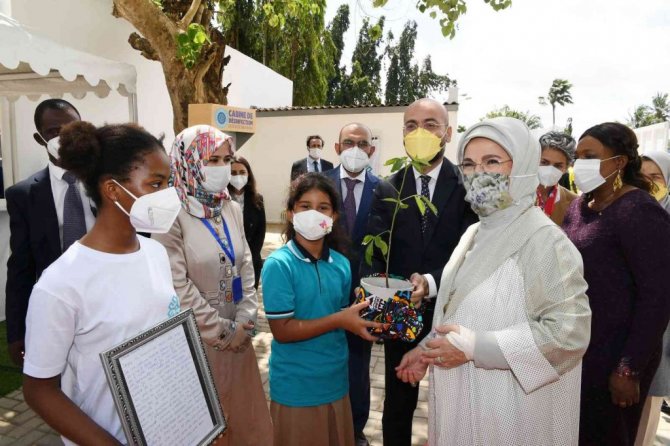 Emine Erdoğan, Togo’da Türkiye Maarif Vakfı Eğitim Kampüsü’nün açılışına katıldı