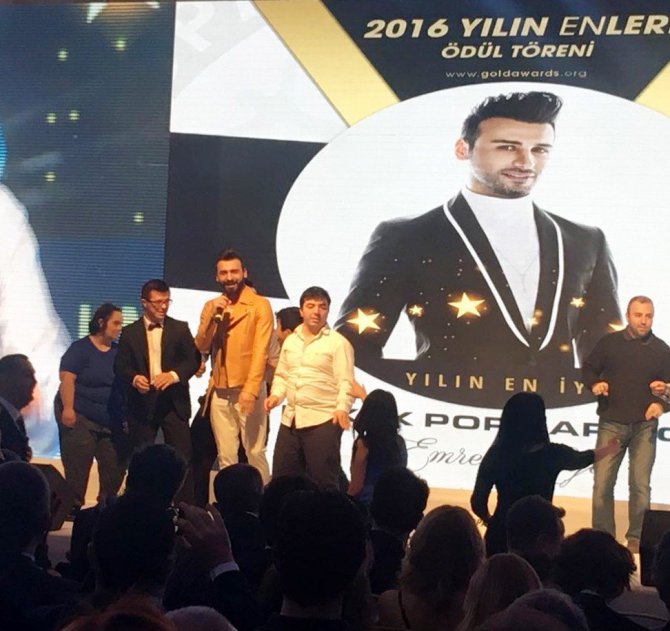 Emre Kaya, ’Yılın En İyi Erkek Pop Sanatçısı’ Seçildi