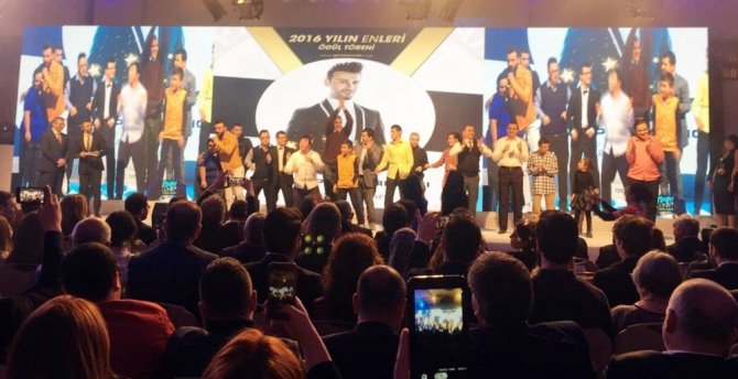 Emre Kaya, ’Yılın En İyi Erkek Pop Sanatçısı’ Seçildi