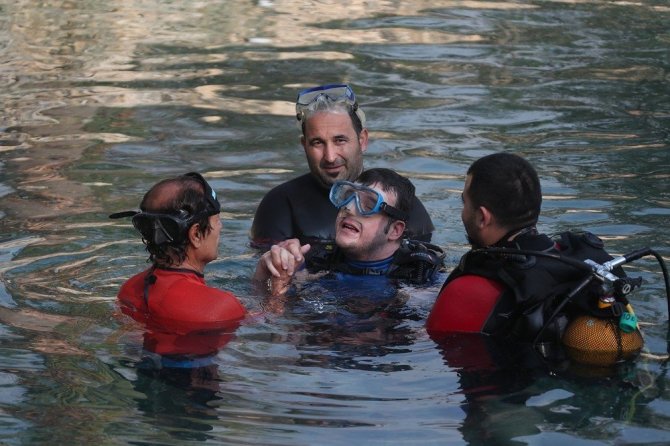 Engelli Barış, dalış hayalini 2300 yıllık Kleopatra Havuzunda gerçekleştirdi