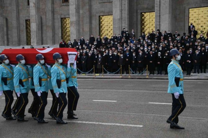 Eski Devlet Bakanı Somuncuoğlu için TBMM’de tören düzenlendi