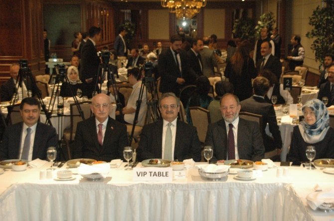 Pakistan Ismail Rind Pakistan, İsmail Kahraman ve Recep Akdağ’ı Devlet Nişanıyla onurlandırdı