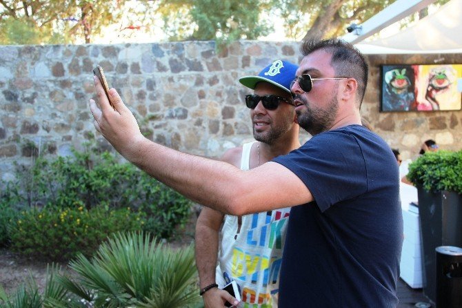 Eski Ortaklar Hande Yener Ve Berksan Bu Yıl Rakip Oldu