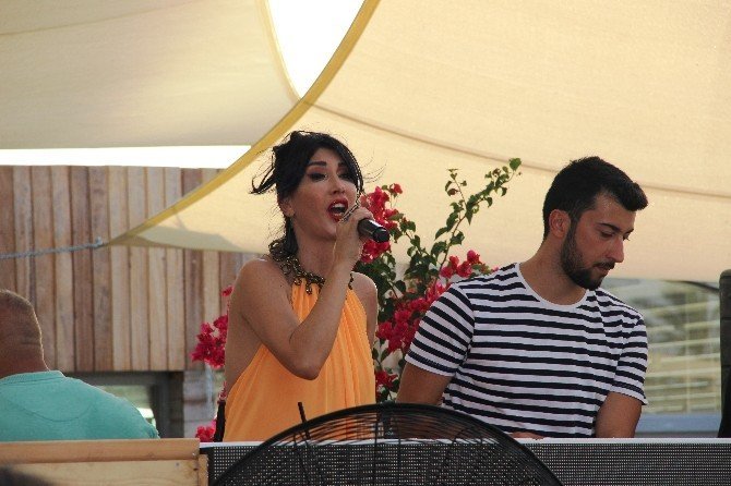 Eski Ortaklar Hande Yener Ve Berksan Bu Yıl Rakip Oldu