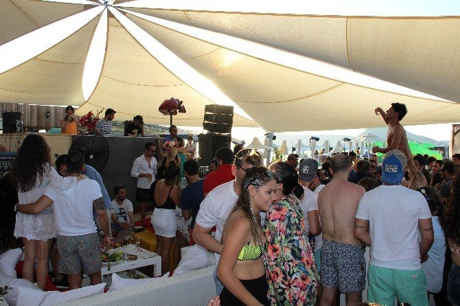 Eski Ortaklar Hande Yener Ve Berksan Bu Yıl Rakip Oldu