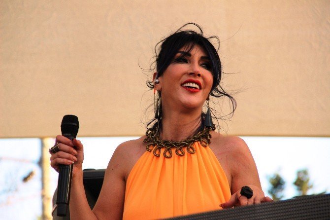 Eski Ortaklar Hande Yener Ve Berksan Bu Yıl Rakip Oldu