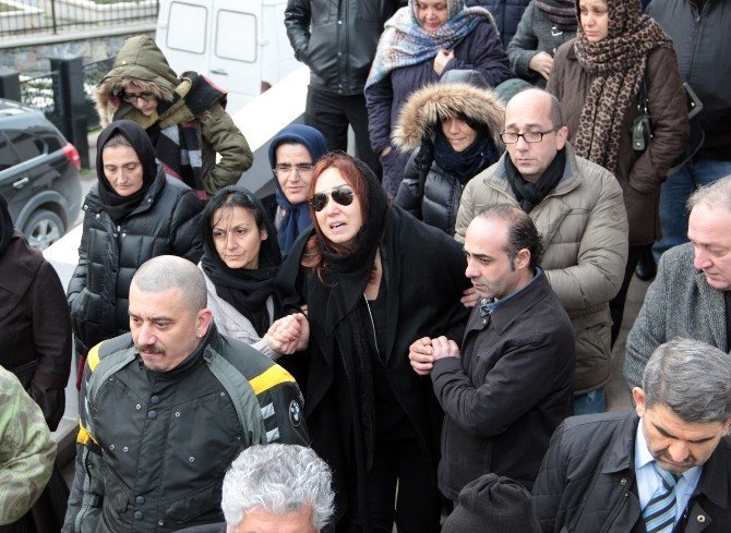 Fatih Kısaparmak’ın Annesi Son Yolculuğuna Uğurlandı