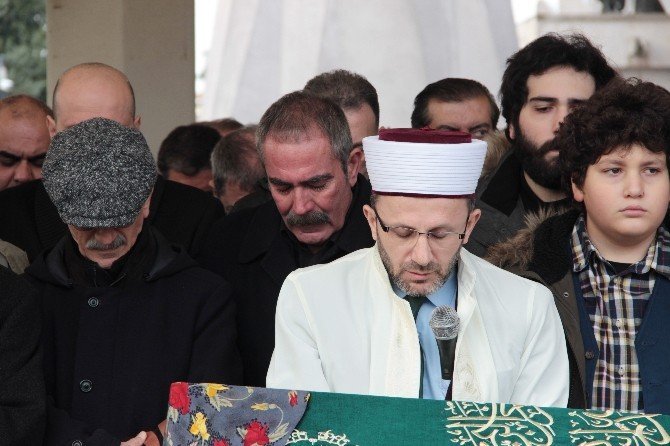 Fatih Kısaparmak’ın Annesi Son Yolculuğuna Uğurlandı