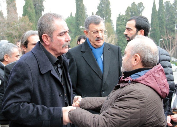 Fatih Kısaparmak’ın Annesi Son Yolculuğuna Uğurlandı