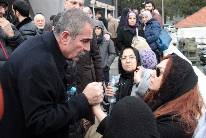 Fatih Kısaparmak’ın Annesi Son Yolculuğuna Uğurlandı