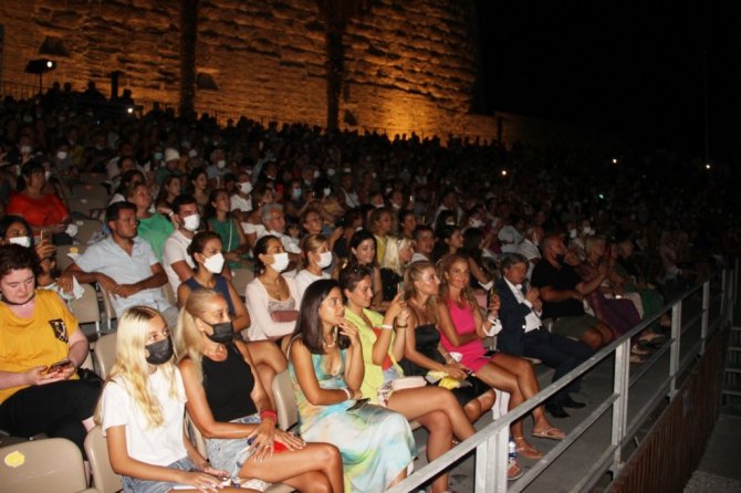 Ferhat Göçer 20 yıl sonra aynı sahneye çıktı