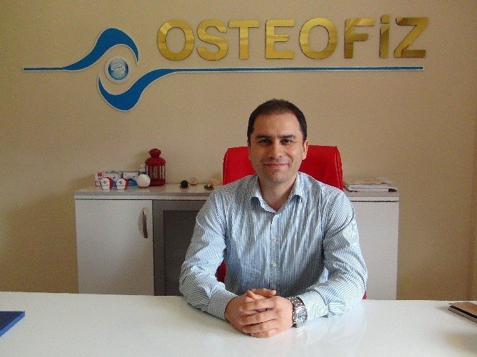 FİZYOTERAPİST, PNİ TERAPİSTİ VE BEYİN EGZERSİZ EĞİTMENİ ÜMİT İSTİRAÇ, BEYNİN PAHA BİÇİLEMEZ BİR HAZİNE OLDUĞUNU BELİRTEREK, BİLİNENİN AKSİNE İNSANOĞLUNUN BEYNİNİN YÜZDE YÜZÜNÜ KULLANDIĞINI SÖYLEDİ.