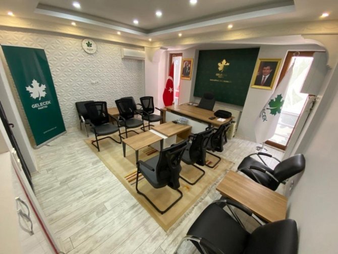 Gelecek Partisi’nden istifa eden yönetim, binayı boşalttı