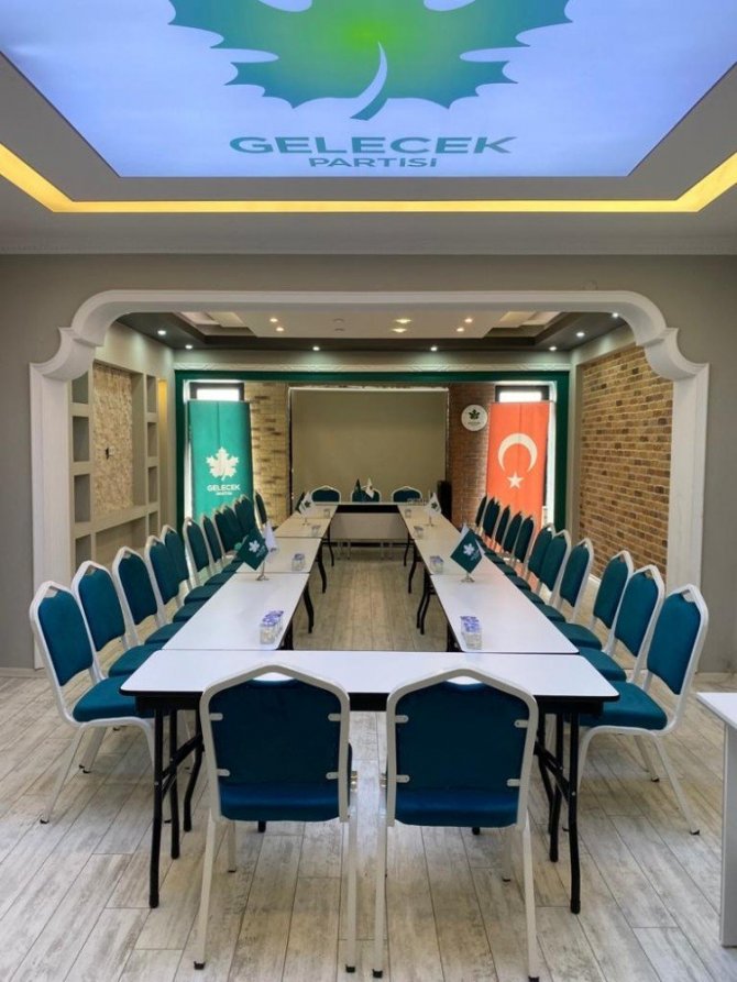 Gelecek Partisi’nden istifa eden yönetim, binayı boşalttı