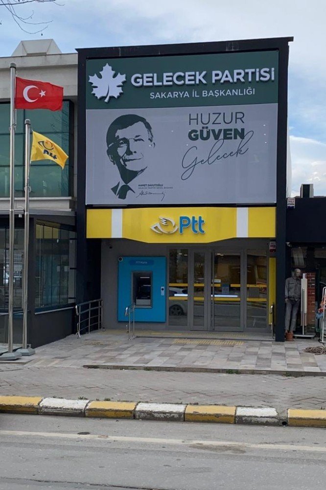 Gelecek Partisi’nden istifa eden yönetim, binayı boşalttı
