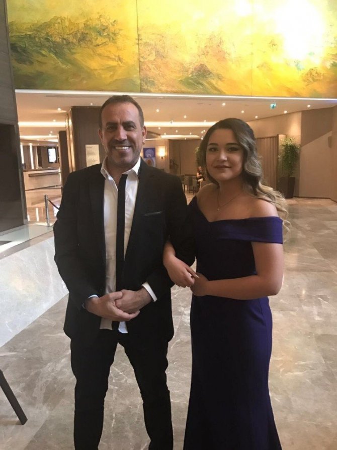 Haluk Levent takipçisinin isteğini kırmadı, kavalye oldu