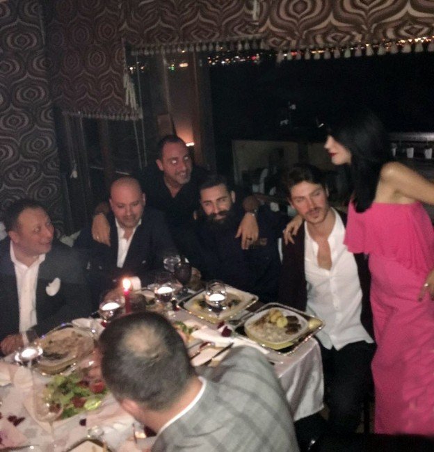 Hande Yener’i İsteme Ve Nişanlanma Görüntüleri Ortaya Çıktı