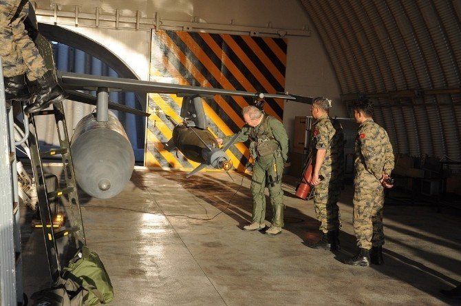 Hava Kuvvetleri Komutanı Ünal, Hava Harekatına Katıldı