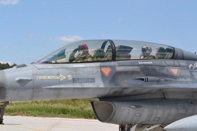 Hava Kuvvetleri Komutanı Ünal, Hava Harekatına Katıldı