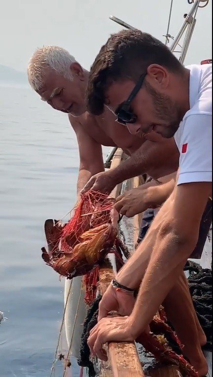 Hayalet ağlara dolanan orfozu kurtardı