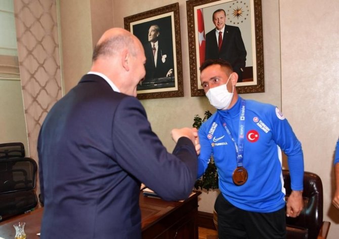 İçişleri Bakanı Soylu, Avrupa Şampiyonu Ampute Futbol Milli takımını kabul etti