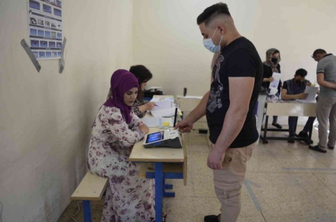 Irak’ta genel seçimlerin özel oylaması başladı