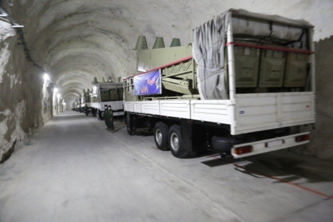 İran, Basra Körfezi’nde yeni yeraltı füze üssü açtı