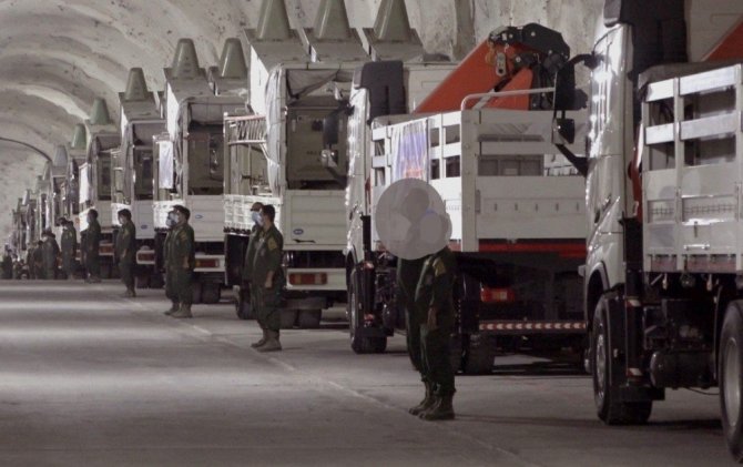 İran, Basra Körfezi’nde yeni yeraltı füze üssü açtı