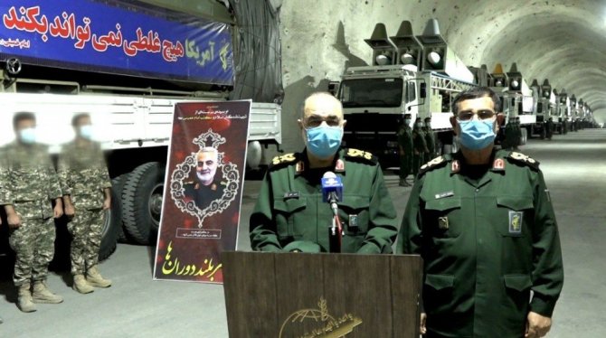 İran, Basra Körfezi’nde yeni yeraltı füze üssü açtı