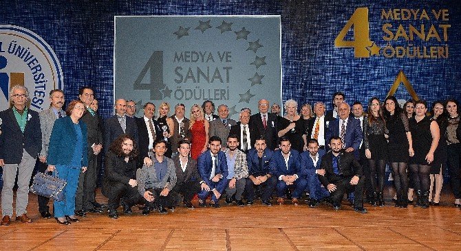 İSTANBUL AREL ÜNİVERSİTESİ TARAFINDAN BU YIL 4.’SÜ DÜZENLENEN MEDYA VE SANAT ÖDÜLLERİ TÖRENİ SİNEMA, TELEVİZYON, MÜZİK, BASIN VE İŞ DÜNYASINDAN BİRÇOK ÜNLÜ İSMİ BİR ARAYA GETİRDİ.