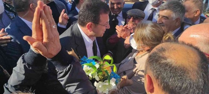 İstanbul Büyükşehir Belediye Başkanı İmamoğlu Erzurum’da tarihi yerleri gezdi