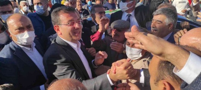 İstanbul Büyükşehir Belediye Başkanı İmamoğlu Erzurum’da tarihi yerleri gezdi