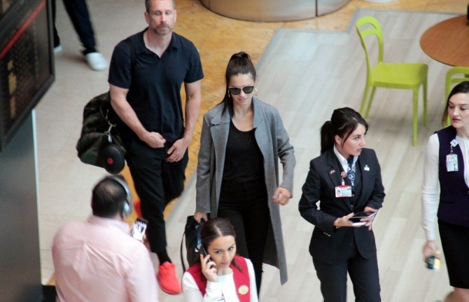 İstanbul’da uçağını kaçıran Adriana Lima bir gün gecikmeyle Miami’ye gitti