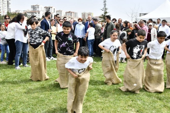 İYİ Parti Genel Başkanı Akşener, çocuk şenliğine katıldı