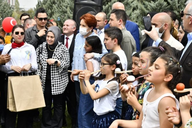 İYİ Parti Genel Başkanı Akşener, çocuk şenliğine katıldı