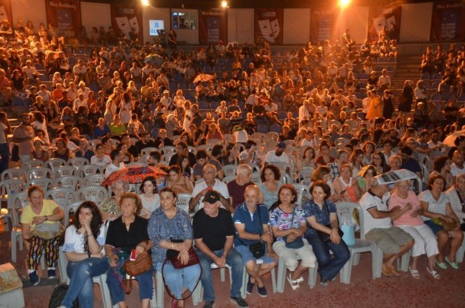 Kadıköy 15’inci Tiyatro Festivali başladı
