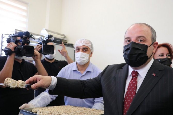 Kadın Girişimciler üretti Bakan Varank, gazetecilere ikram etti