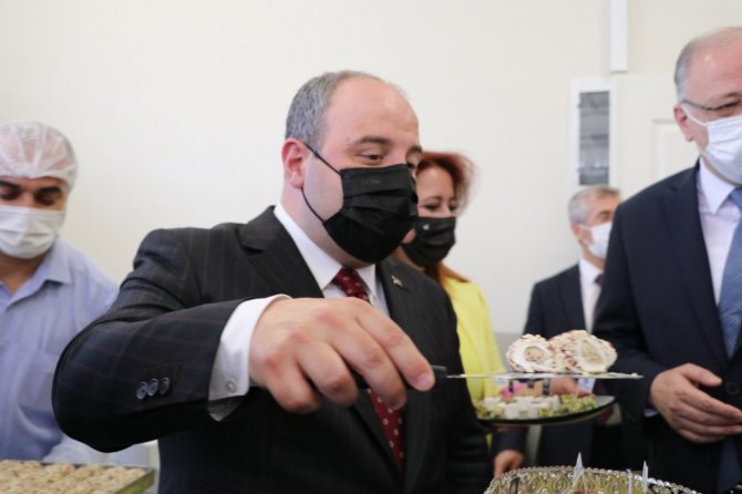 Kadın Girişimciler üretti Bakan Varank, gazetecilere ikram etti